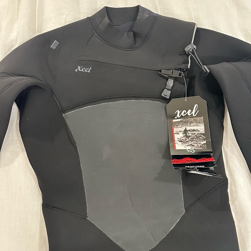 (NWT) XCEL 4/3 Infinity Chest Zip Wetsuit - Women’s - 10